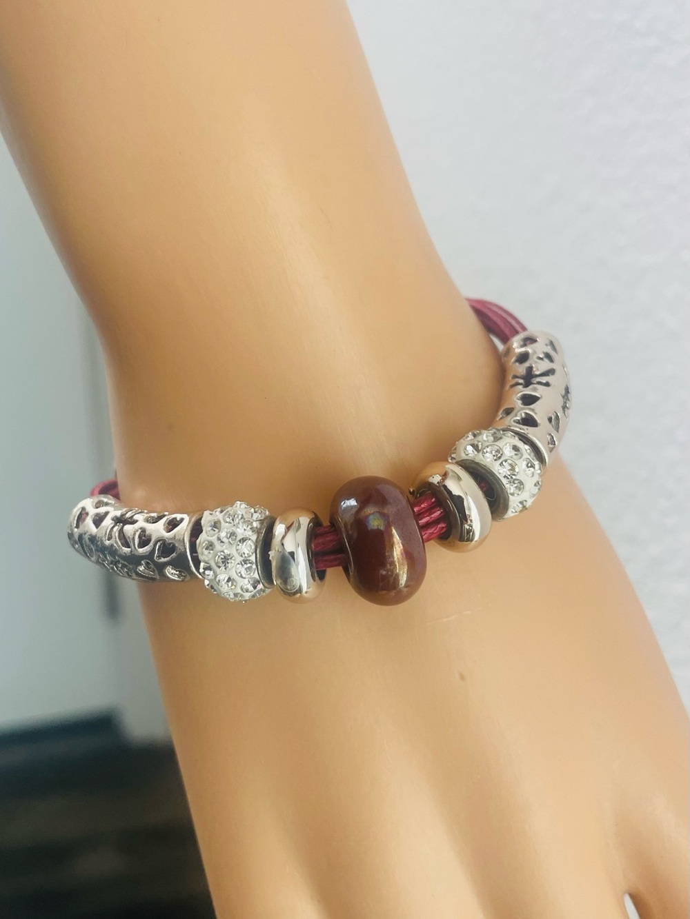 Women’s Bead & Silver Accent Bracelet - Unbranded, closes with magnet 7-1/2”